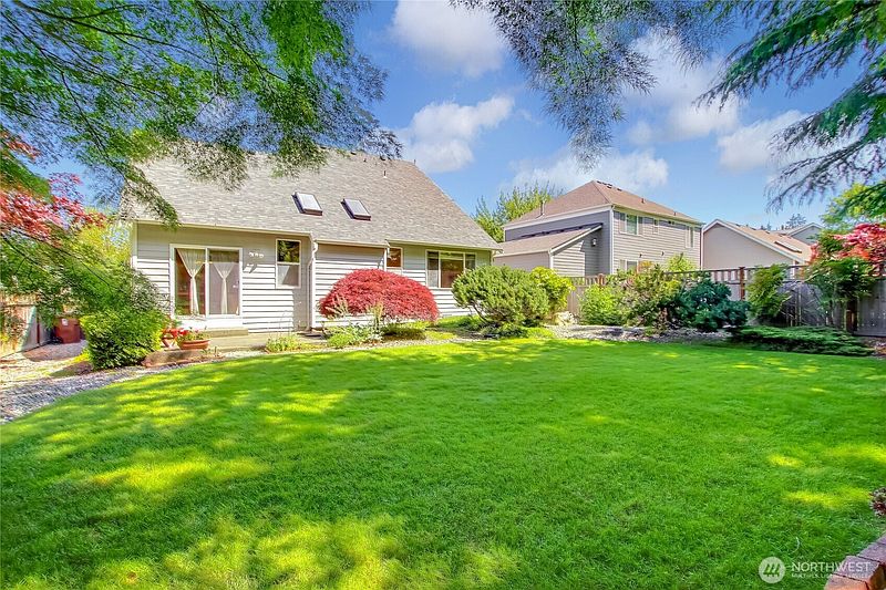 2nd image of 3202 Parkside Circle NE