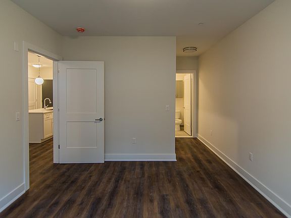 3rd image of 313 Woodland Pl