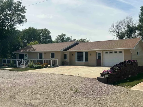 605 1st Ave W, Bison, SD 57620
