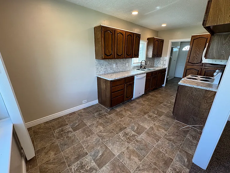5193 S 4700 W — Photo 6