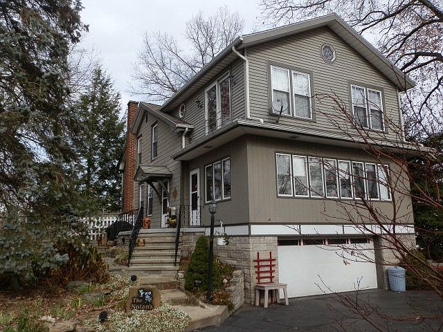 1st image of 318 E Washington St
