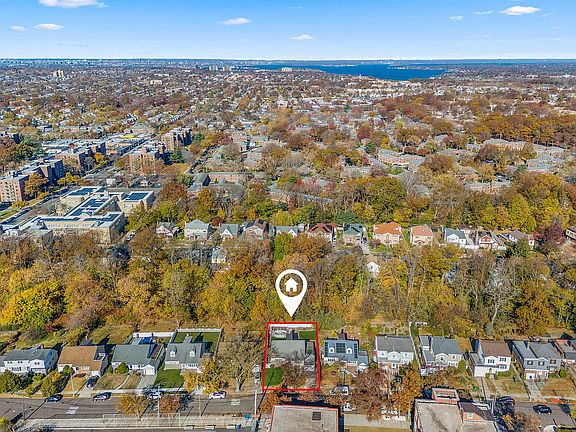 2nd image of 217-29 Kingsbury Ave