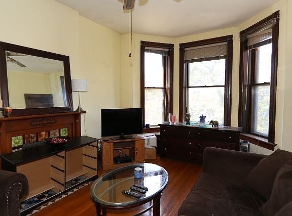 4th image of 2661 N Burling St