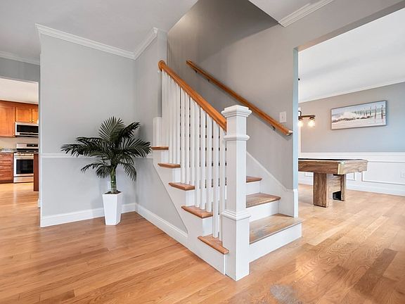 3rd image of 18 Woodwell Cir