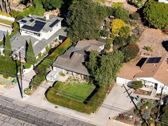4th image of 1702 Cliff Dr