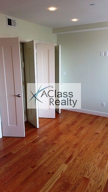 2nd image of 2704 Hoyt Ave S #8B