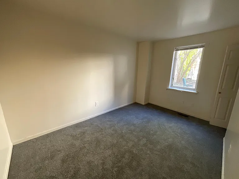 516 Christian St #1R — Photo 11