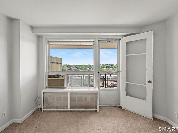 4th image of 71 Strawberry Hill Avenue #909