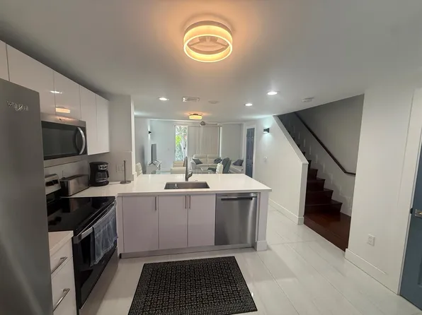 972 Jeffery St, Boca Raton, FL 33487