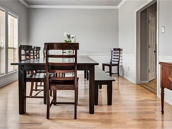 3rd image of 4702 Tiffany Park Cir