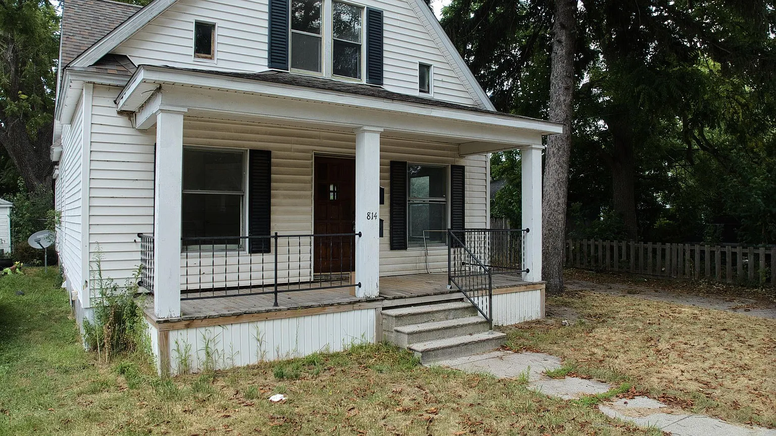 814 Ash St photo 1