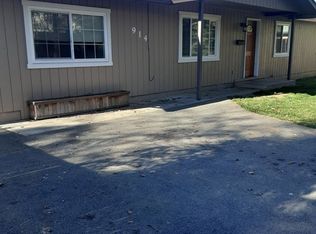 914 NE 10th St, Grants Pass, OR 97526