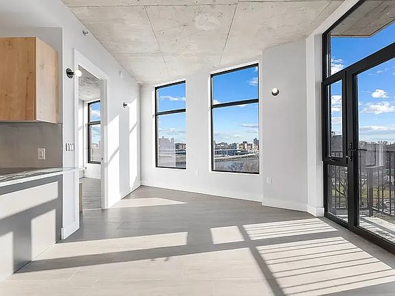 4th image of 101 Macombs Pl #Penthouse D
