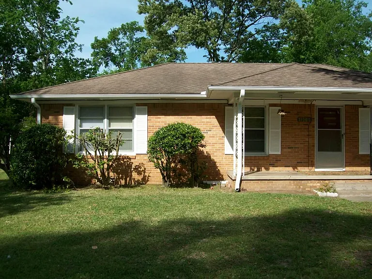 1105 Willow Springs Dr — Photo 2
