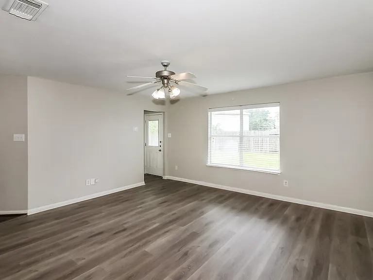 6919 Garnet Trail Ln — Photo 3