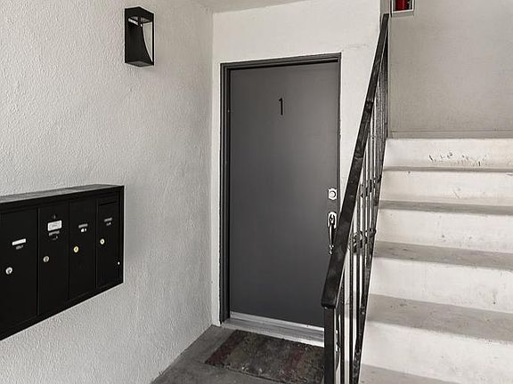 3rd image of 3314 Mentone Ave #1