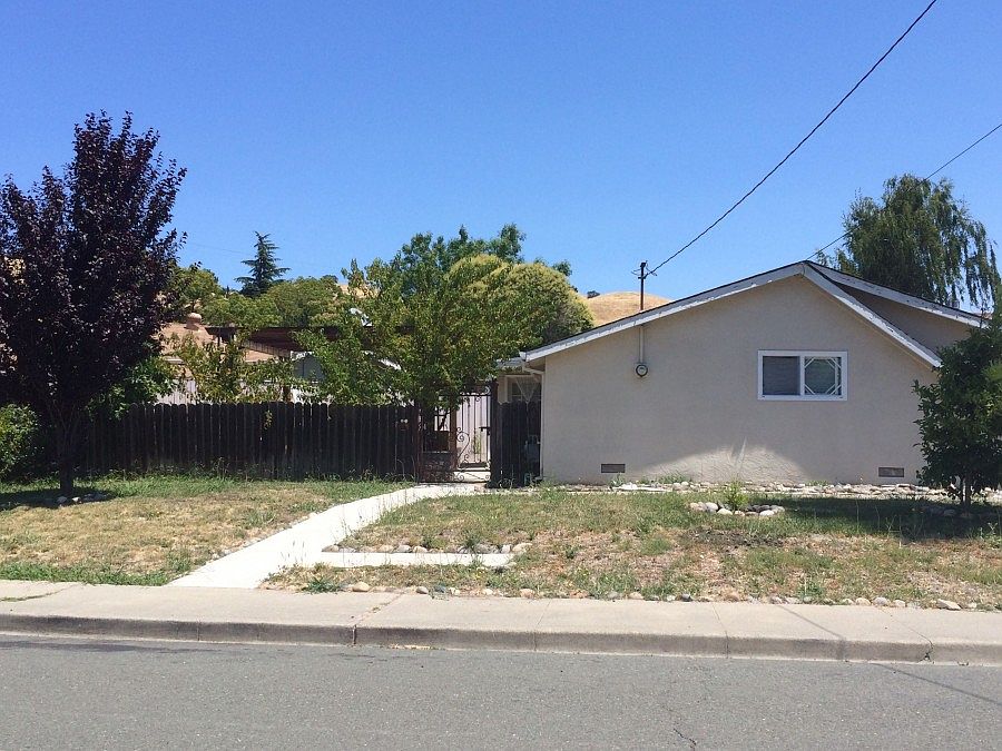 2nd image of 2411 Stokes Ave