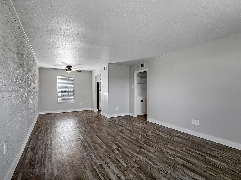 The Flats on Handley — Photo 6