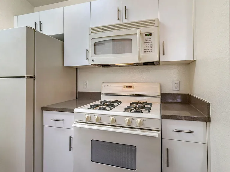 Woodridge Apartments — Photo 17