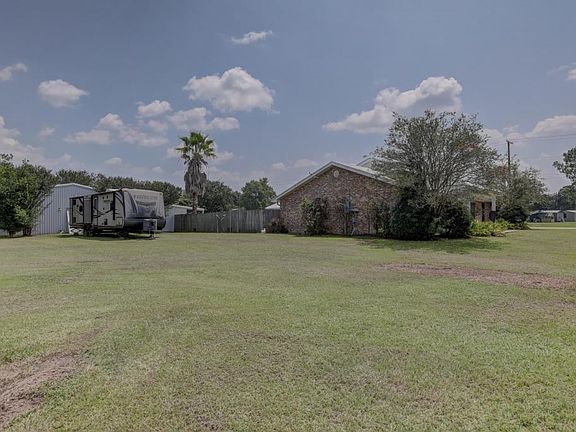 4th image of 408 Saint Landry St