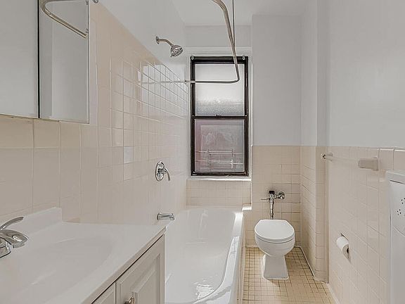 4th image of 55 E 190th St APT 57
