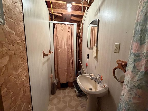 5th image of 8932 Bayview Ln