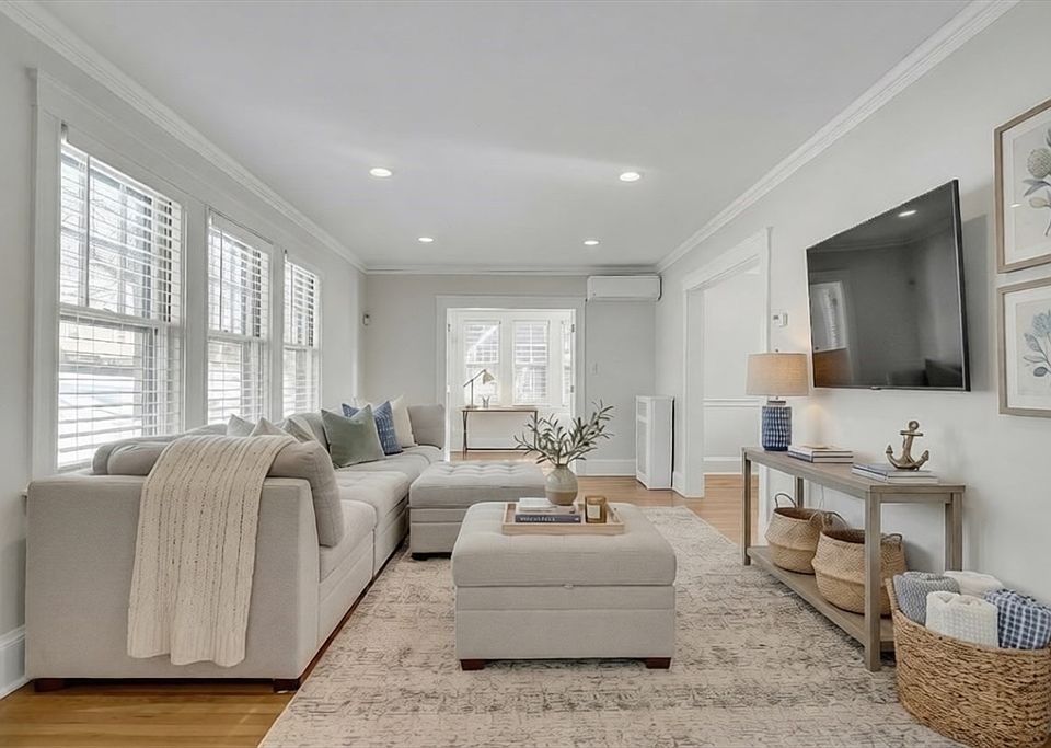 1st image of 10 Dexter Rd