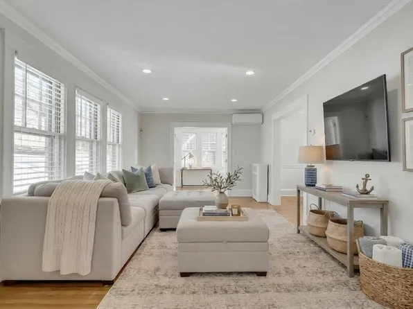 10 Dexter Rd, Lexington, MA 02420