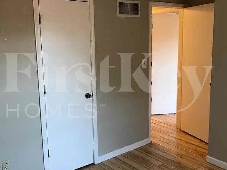 2700 NW 4th St — Photo 11