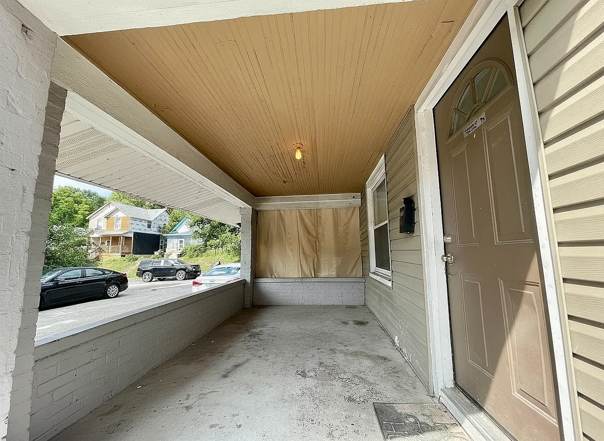 3 bed, 1120 sqft, $1,450 — Photo 2