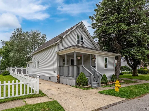 44 Frederick St, Cheektowaga, NY 14227