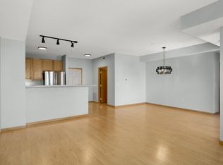580 N 2nd St APT 301, Minneapolis, MN 55401