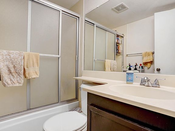 5th image of 1819 Hornblend St APT 3