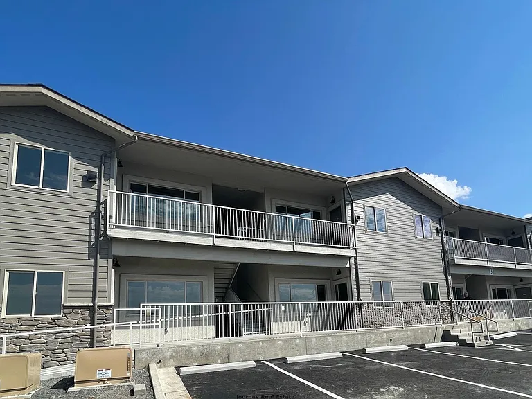 1668 W Iron Springs Rd Building 1 — Photo 8