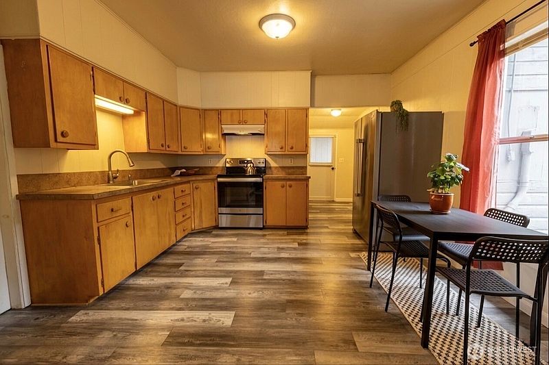5th image of 1088 Beach Avenue #A