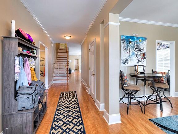 5th image of 3200 Mayflower Ln