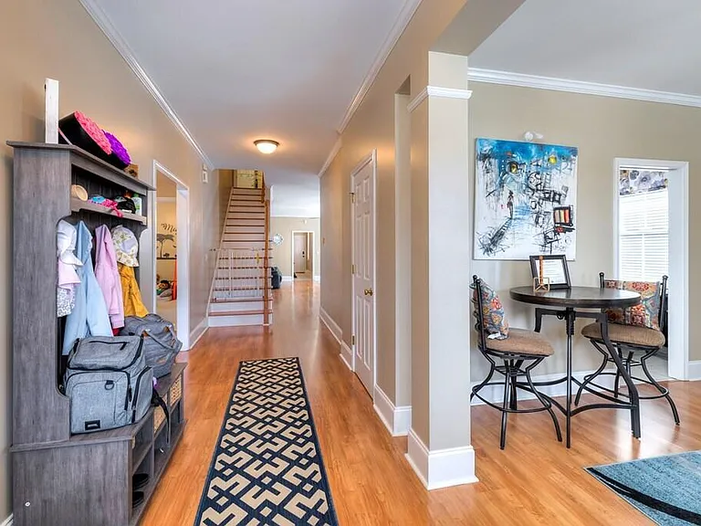 3200 Mayflower Ln — Photo 5