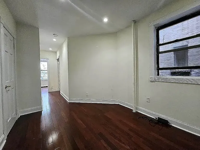 228 E 26th St #5Z — Photo 3
