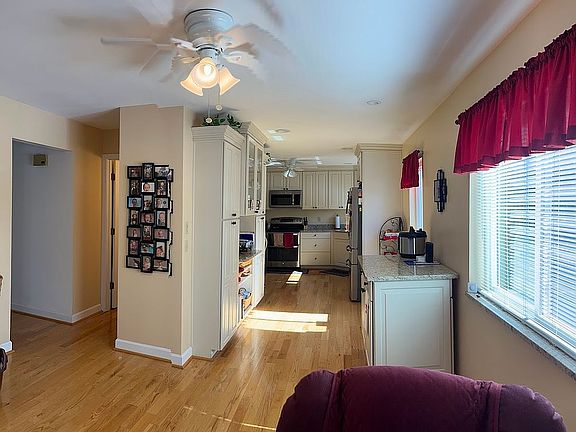 5th image of 826 Wesley Dr