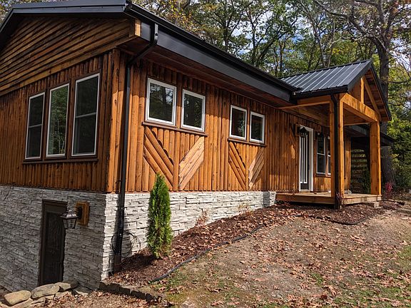 4th image of 403 Maple Summit Rd