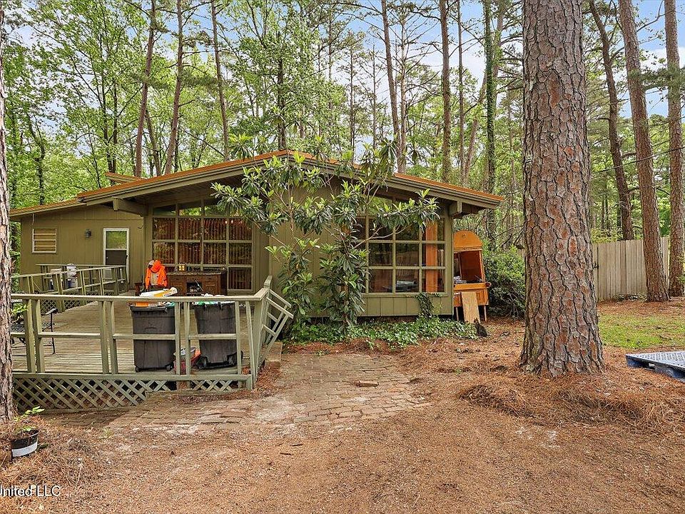 1st image of 117 Sweetgum Ln