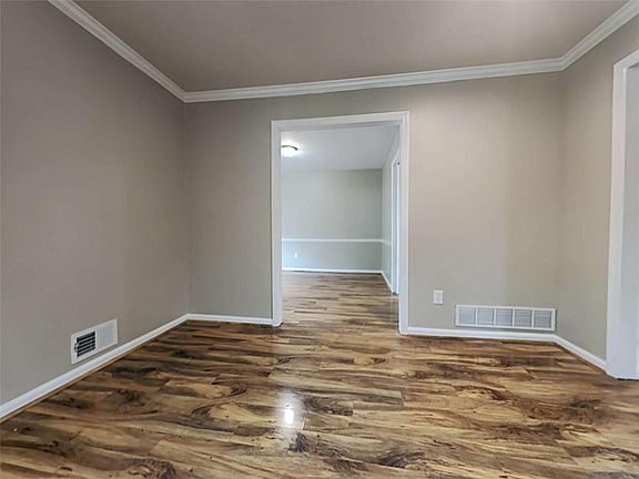 5th image of 551 Village Green Ct