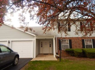674 Greenfield Ct APT B2, Bartlett, IL 60103