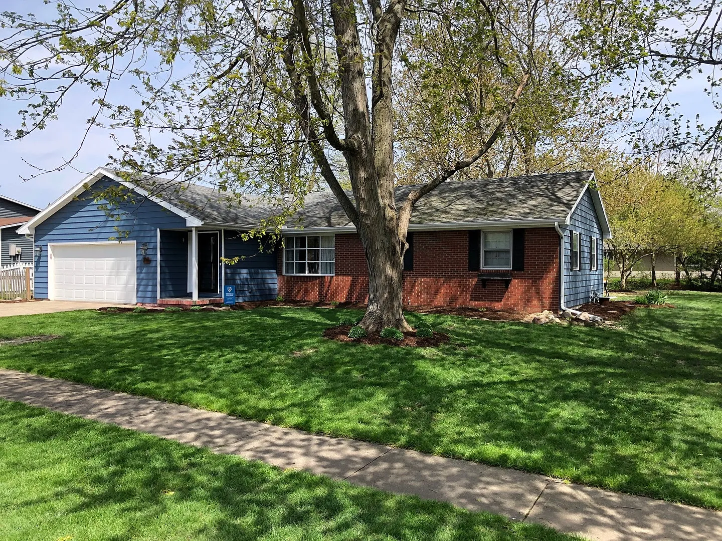 210 Raymond Dr photo 1