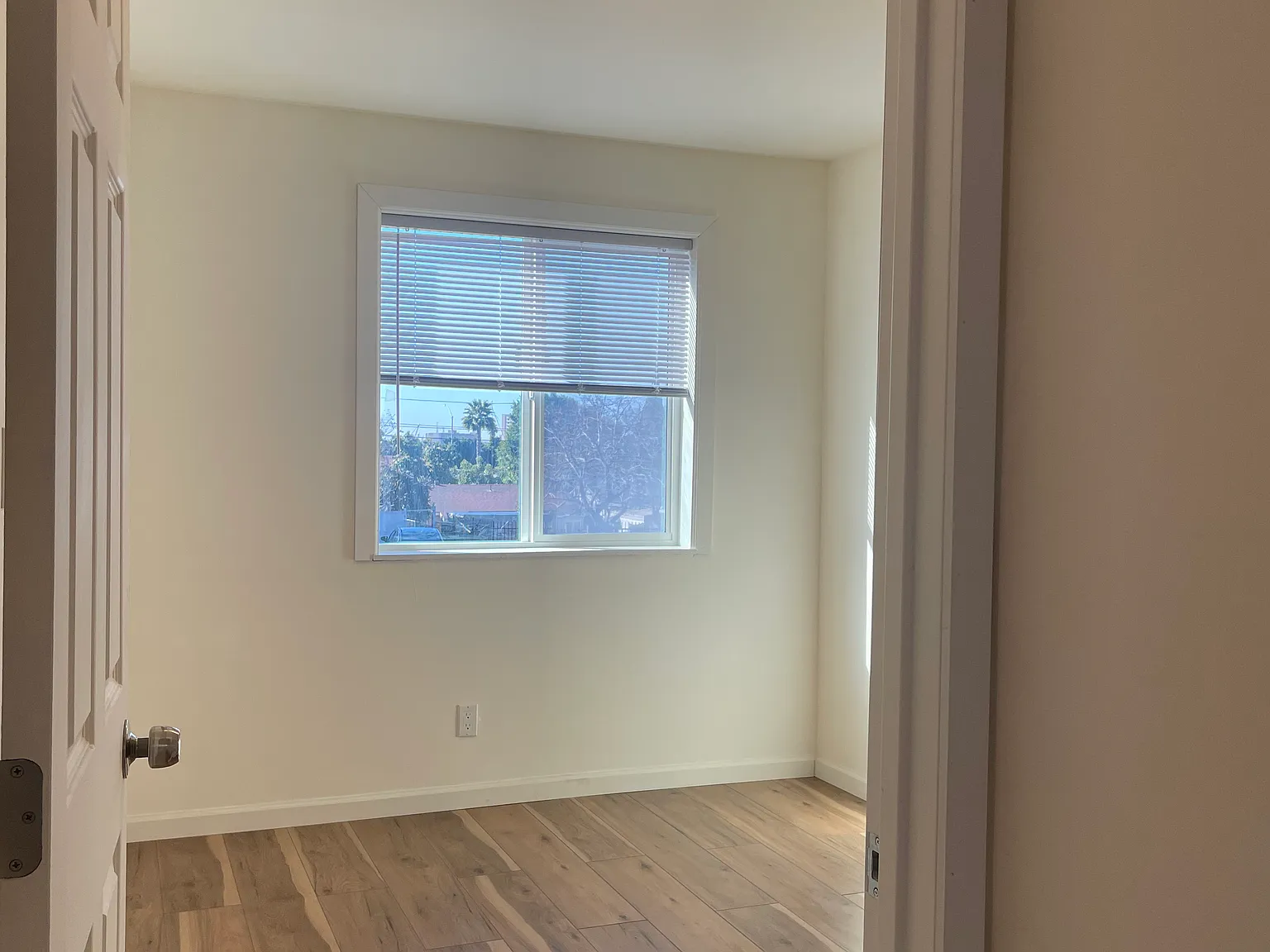 3 bed, 740 sqft, $1,100 — Photo 3