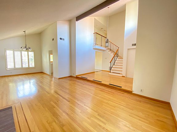 3rd image of 823 N Revere Ave