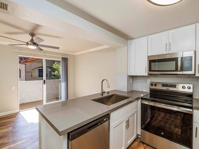 Hidden Hills Condominium Rentals — Photo 8