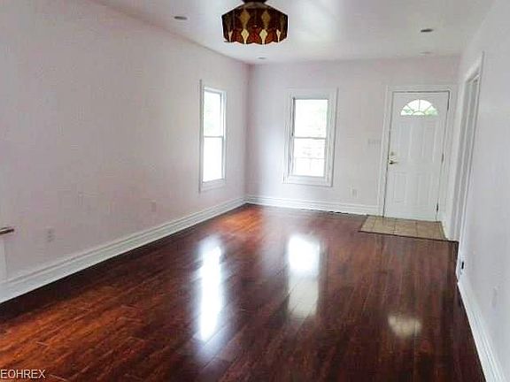 4th image of 3573 W 136th St