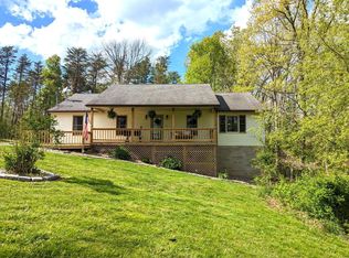 2515 Welch Rd, Little Hocking, OH 45742