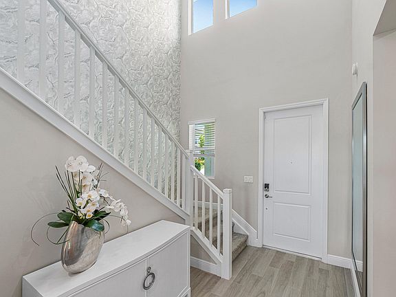 3rd image of 1091 Verde Court